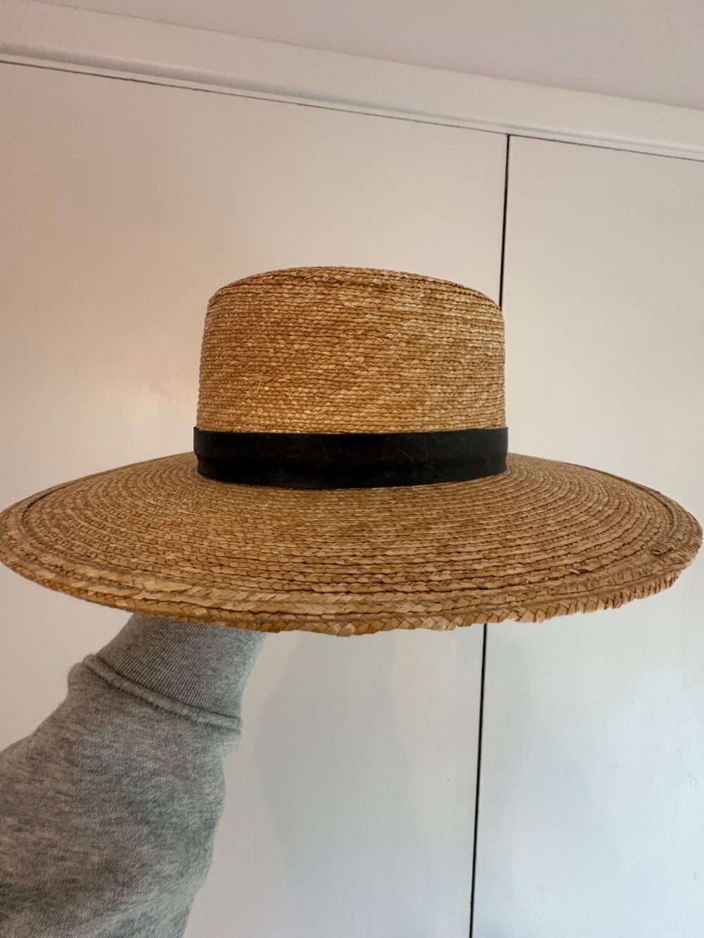 Janessa Leone hat - Picture 2 of 7